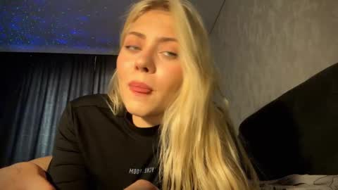 Snapshot of aliceoceaneyes chatting on October 5, 2025, 11:52 am aliceoceaneyes online show from October 5, 2025, 11:52 am