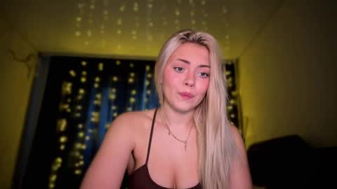 aliceoceaneyes online show from November 11, 2025, 12:27 pm