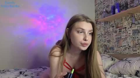 Snapshot of aliceparis69 chatting on November 18, 2025, 4:00 pm Alice online show from November 18, 2025, 4:00 pm