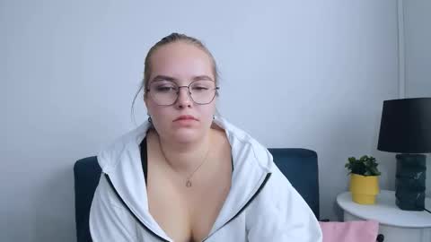 alicesensitive online show from October 25, 2025, 8:55 am