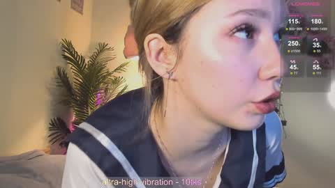 Snapshot of alicesis chatting on January 7, 2025, 4:37 pm Alice online show from January 7, 2025, 4:37 pm