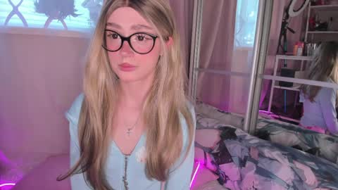 Snapshot of alicexbae chatting on April 3, 2026, 3:10 pm from wonderland online show from April 3, 2026, 3:10 pm