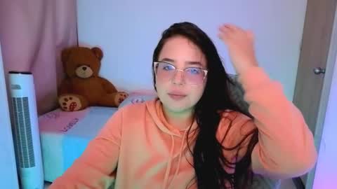 Snapshot of alicia_hotxx chatting on April 7, 2026, 6:19 pm alison online show from April 7, 2026, 6:19 pm