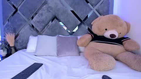 Alice  online show from December 16, 2024, 7:43 pm