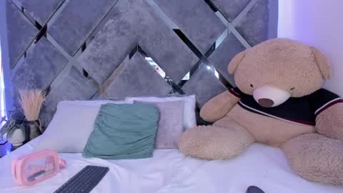 Alice  online show from January 17, 2025, 1:35 pm