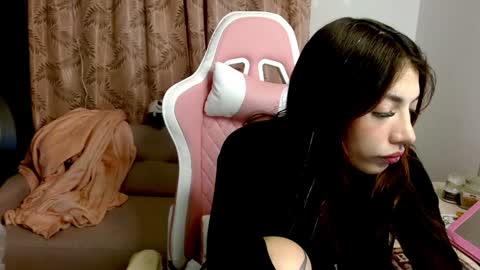 Snapshot of alicia_key_ chatting on December 16, 2024, 4:34 am ALICIA online show from December 16, 2024, 4:34 am