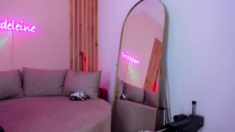 alicia_summer_ online show from June 2, 2026, 8:44 pm