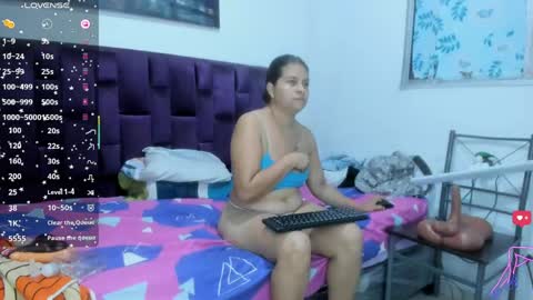 alicia_whittee online show from April 14, 2026, 10:21 am