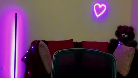 Snapshot of aliciaaared_kis chatting on May 2, 2026, 11:26 am Alicia online show from May 2, 2026, 11:26 am