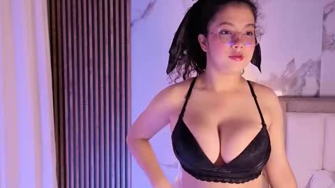 Snapshot of alicialevy chatting on November 30, 2025, 11:47 am LUNA online show from November 30, 2025, 11:47 am