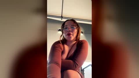 Snapshot of aliciawhite_nt chatting on May 17, 2026, 12:52 am Alicia online show from May 17, 2026, 12:52 am