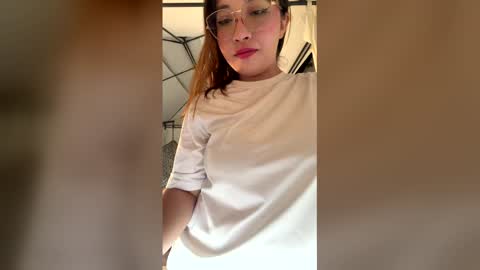 Snapshot of aliciawhite_nt chatting on May 18, 2026, 1:45 am Alicia online show from May 18, 2026, 1:45 am