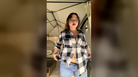 Snapshot of aliciawhite_nt chatting on May 19, 2026, 1:11 am Alicia online show from May 19, 2026, 1:11 am
