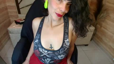 Snapshot of alie_martin_r chatting on May 6, 2026, 8:36 pm Alie online show from May 6, 2026, 8:36 pm