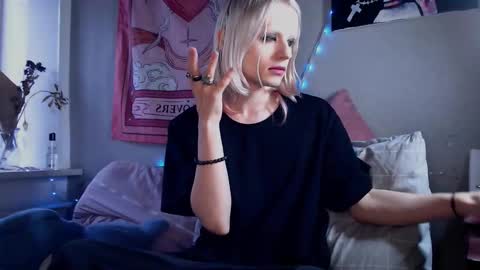 Alien Bella online show from March 1, 2026, 1:02 pm