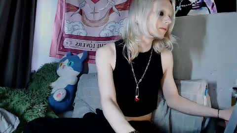 Snapshot of alien_bella chatting on May 22, 2026, 7:48 am Alien Bella online show from May 22, 2026, 7:48 am