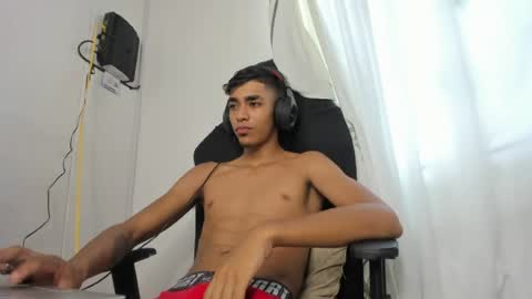 Snapshot of alienbigcock_01 chatting on June 22, 2026, 2:58 pm My name is Andrs and Im 18 years old. online show from June 22, 2026, 2:58 pm