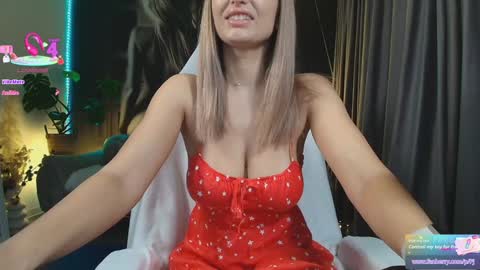 Aliessia online show from December 17, 2025, 5:02 am