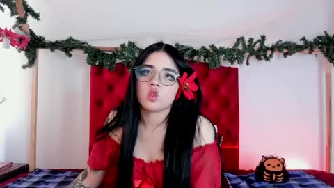 aliice_walker_ online show from December 10, 2024, 5:33 pm