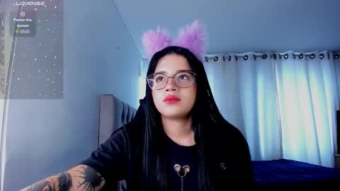 aliice_walker_ online show from November 7, 2025, 4:07 pm
