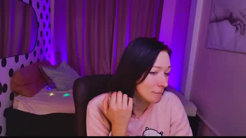 Snapshot of alina_cute_ chatting on December 16, 2024, 7:00 pm Alina online show from December 16, 2024, 7:00 pm