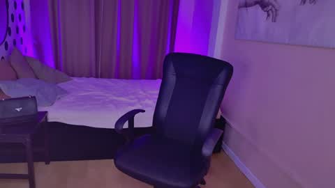 Snapshot of alina_cute_ chatting on December 20, 2024, 4:42 am Alina online show from December 20, 2024, 4:42 am