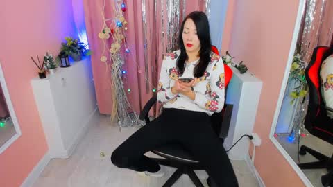 Snapshot of alina_cute_ chatting on December 21, 2024, 11:11 am Alina online show from December 21, 2024, 11:11 am