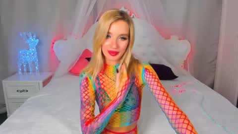 Snapshot of alina_lovelyx chatting on December 22, 2024, 4:28 am Alina online show from December 22, 2024, 4:28 am