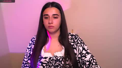 Snapshot of alinaasti_ chatting on October 28, 2025, 8:29 am Alina online show from October 28, 2025, 8:29 am