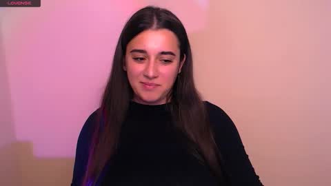 Snapshot of alinaasti_ chatting on October 31, 2025, 8:26 am Alina online show from October 31, 2025, 8:26 am