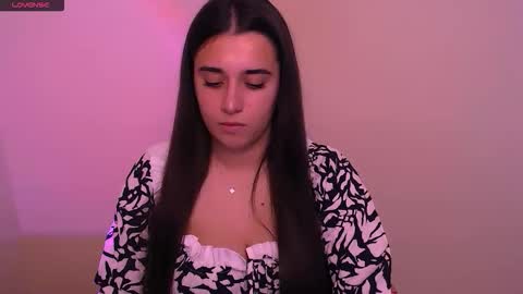 Snapshot of alinaasti_ chatting on November 4, 2025, 8:46 am Alina online show from November 4, 2025, 8:46 am