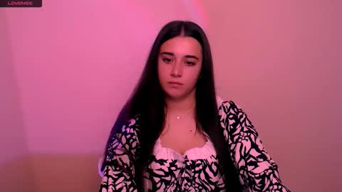 Snapshot of alinaasti_ chatting on November 12, 2025, 8:48 am Alina online show from November 12, 2025, 8:48 am