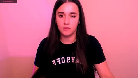 Snapshot of alinaasti_ chatting on November 14, 2025, 8:46 am Alina online show from November 14, 2025, 8:46 am