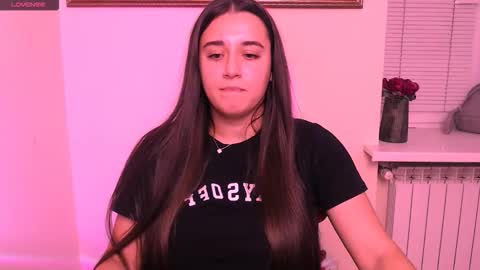 Snapshot of alinaasti_ chatting on November 18, 2025, 9:25 am Alina online show from November 18, 2025, 9:25 am