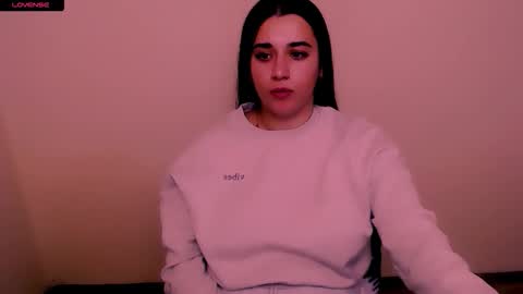 Snapshot of alinaasti_ chatting on November 28, 2025, 9:56 am Alina online show from November 28, 2025, 9:56 am