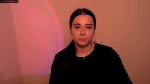 Snapshot of alinaasti_ chatting on December 3, 2025, 8:23 am Alina online show from December 3, 2025, 8:23 am