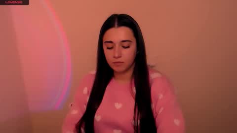 Snapshot of alinaasti_ chatting on December 4, 2025, 8:23 am Alina online show from December 4, 2025, 8:23 am