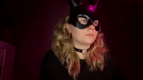 Snapshot of alinahotgirl chatting on May 5, 2026, 10:18 pm Alina online show from May 5, 2026, 10:18 pm