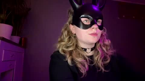 Snapshot of alinahotgirl chatting on May 15, 2026, 10:06 pm Alina online show from May 15, 2026, 10:06 pm