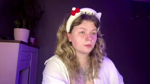 Snapshot of alinahotgirl chatting on May 22, 2026, 10:37 pm Alina online show from May 22, 2026, 10:37 pm