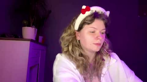 Snapshot of alinahotgirl chatting on May 23, 2026, 9:19 pm Alina online show from May 23, 2026, 9:19 pm