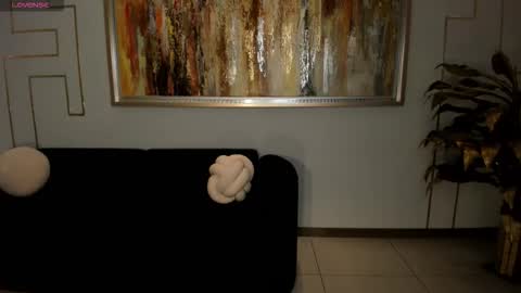 alinakravitz_ online show from November 15, 2025, 12:02 pm