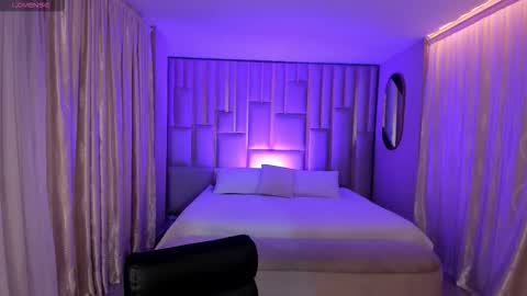 alinakravitz_ online show from February 14, 2026, 12:24 pm