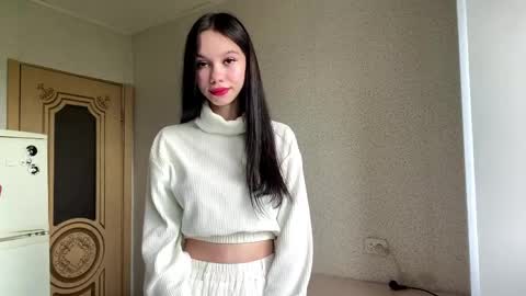 Snapshot of alinareik chatting on May 27, 2026, 1:41 pm Mary online show from May 27, 2026, 1:41 pm