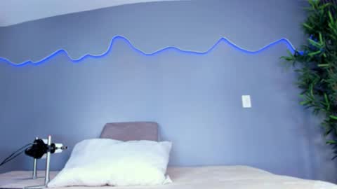 Snapshot of alinasweett_ chatting on November 9, 2025, 3:43 pm online show from November 9, 2025, 3:43 pm