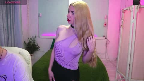 Snapshot of alisaaleks chatting on April 17, 2026, 3:37 pm Alisa Aleks online show from April 17, 2026, 3:37 pm