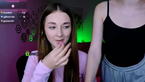 Snapshot of alisabliss chatting on November 19, 2025, 1:11 pm Alisa online show from November 19, 2025, 1:11 pm