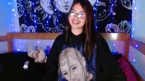 alisha17love online show from November 10, 2025, 9:19 am