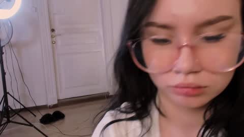 Alisia online show from February 4, 2025, 9:17 am