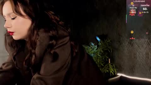 Alisia online show from September 17, 2025, 7:43 am